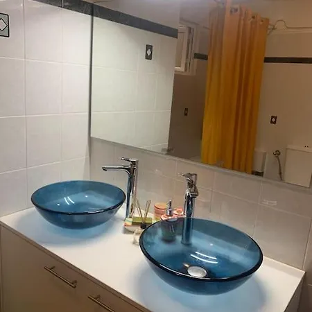 Aura Apartment *
